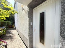 Eingangsbereich Modernisiert, gro�z�gig & familienfreundlich - Zweifamilienhaus zum Ankommen