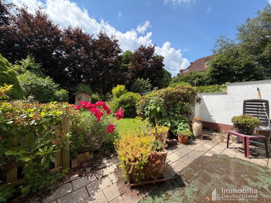 Terrasse mit Blick in den Garten Reihenmittelhaus Schwerte