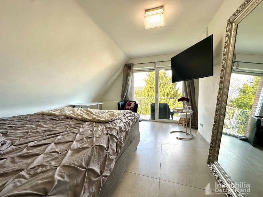 Schlafzimmer im Obergeschoss mit Zugang zum eigenen Balkon Doppelhaush�lfte Dortmund