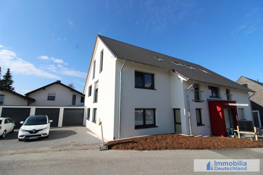 Au�enansicht mit Garagen Maisonettewohnung Dortmund