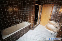 Hauptbadezimmer Zweifamilienhaus in Traumlage Dortmund-H�chsten (Sommerberg)