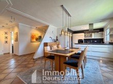 Essbereich mit Blick auf K�che Ein Zuhause zum Ankommen mit Balkon, Garage und hochwertiger Ausstattung