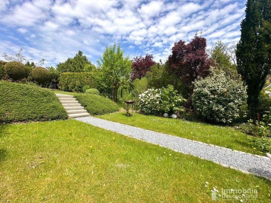 Garten auf zwei Ebenen Doppelhaush�lfte Herdecke
