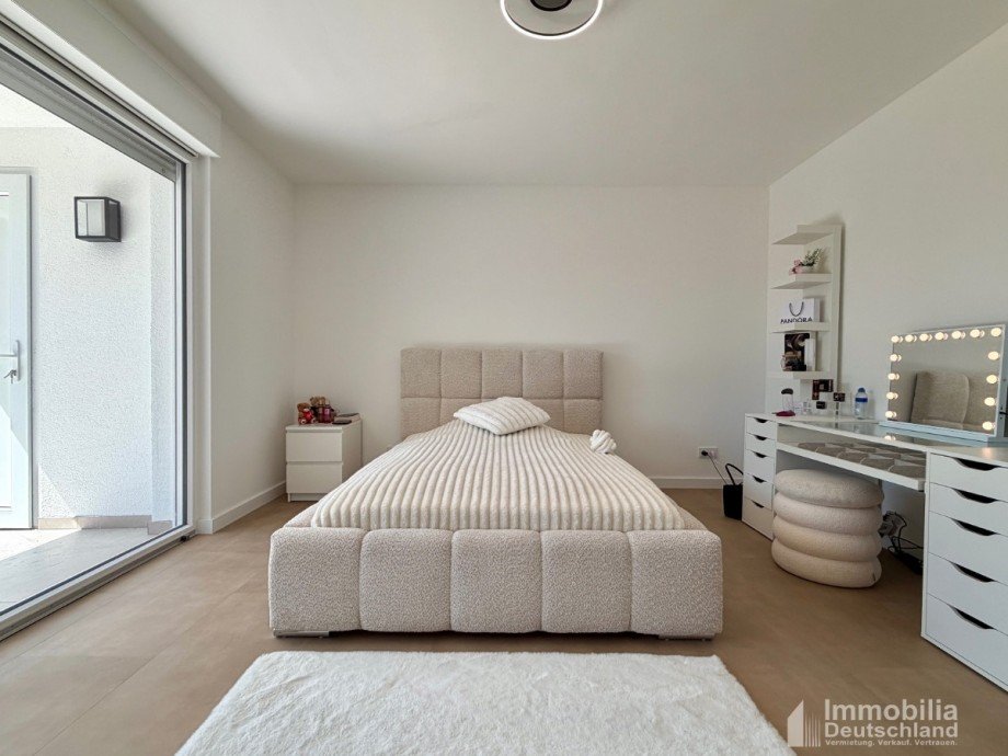 Schlafzimmer mit Zugang zur Einfamilienhaus Dortmund