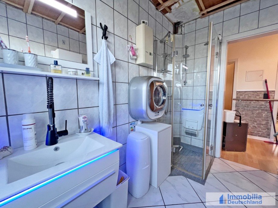 Badezimmer Doppelhaush�lfte Kamen