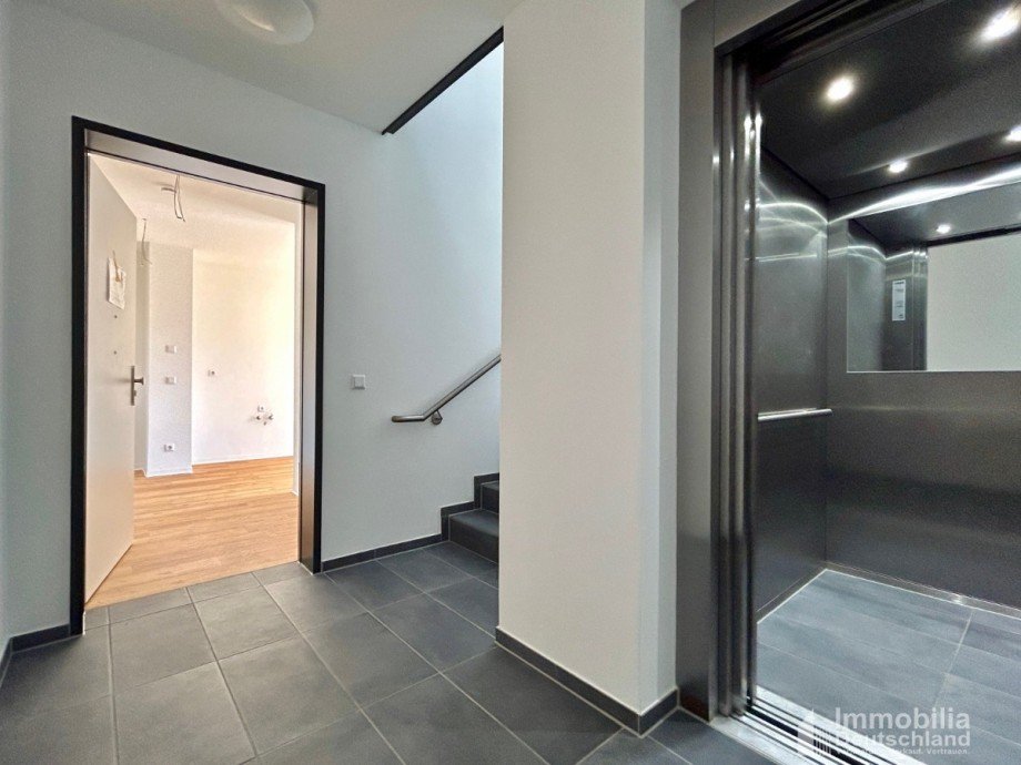 Hausflur mit Blick in die Wohnung Etagenwohnung Dortmund