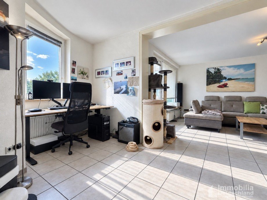 Arbeitszimmer mit Blick auf Wohnzimmer Etagenwohnung L�nen