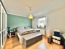 Schlafzimmer OG Modernisiert, gro�z�gig & familienfreundlich - Zweifamilienhaus zum Ankommen