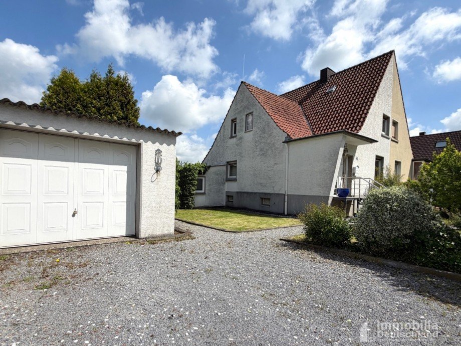 Einfahrt zur Garage inkl. Stellpl�tze Doppelhaush�lfte Kamen