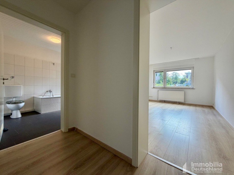 Flur - Blick zum Wohnzimmer / Badezimmer Erdgeschosswohnung Dortmund