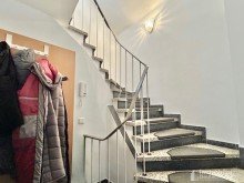 Eingangsbereich OG Modernisiert, gro�z�gig & familienfreundlich - Zweifamilienhaus zum Ankommen
