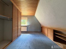 Ankleidezimmer Gestalten statt Kompromisse eingehen: Doppelhaush�lfte mit Garage und gro�em Grundst�ck