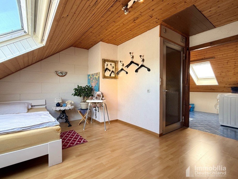 Arbeits- oder G�stebereich mit Blick zur Waschk�che - DG Reihenmittelhaus Remscheid