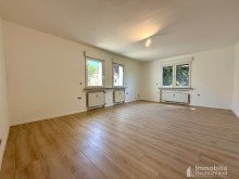 Weitr�umiges Wohnzimmer Idyllisch & Zentral: Stilvolles Wohnen in der begehrten Gartenstadt-Nord