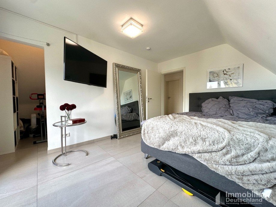 Schlafzimmer mit Balkon und Ankleide Doppelhaush�lfte Dortmund