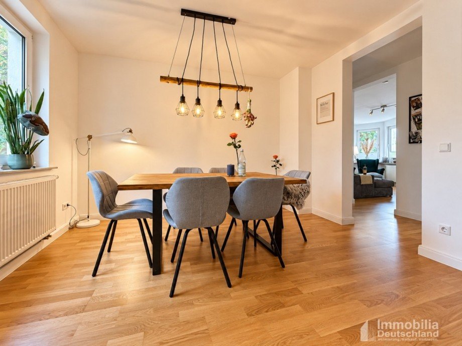 Esszimmer mit Blick ins Wohnzimmer Etagenwohnung Dortmund