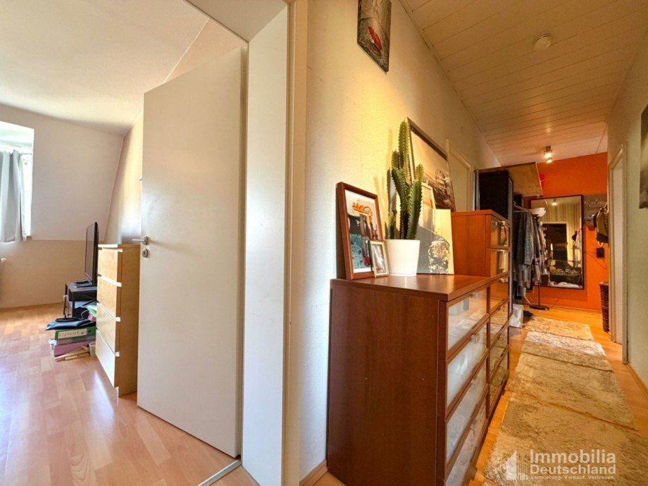 Flur - Blick zum Eingangsbereich Dachgeschosswohnung Dortmund