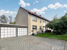 Hausansicht Doppelhaush�lfte mit Doppelgarage, Garten und Ausbaupotential in Kamen zu verkaufen