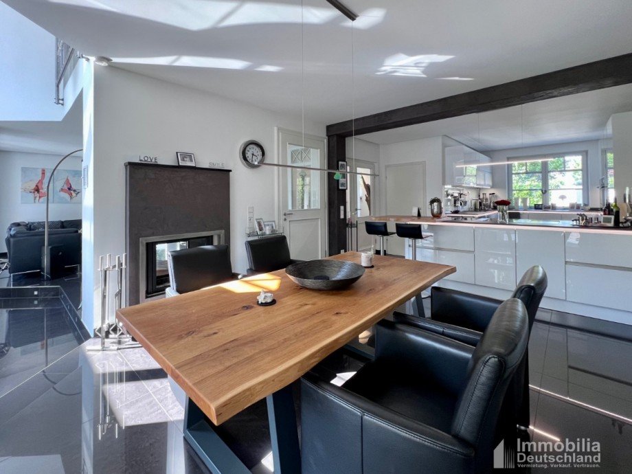 Sitzbereich mit K�che und Kamin Einfamilienhaus Soest