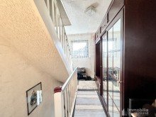 Treppenhaus Doppelhaush�lfte mit Doppelgarage, Garten und Ausbaupotential in Kamen zu verkaufen
