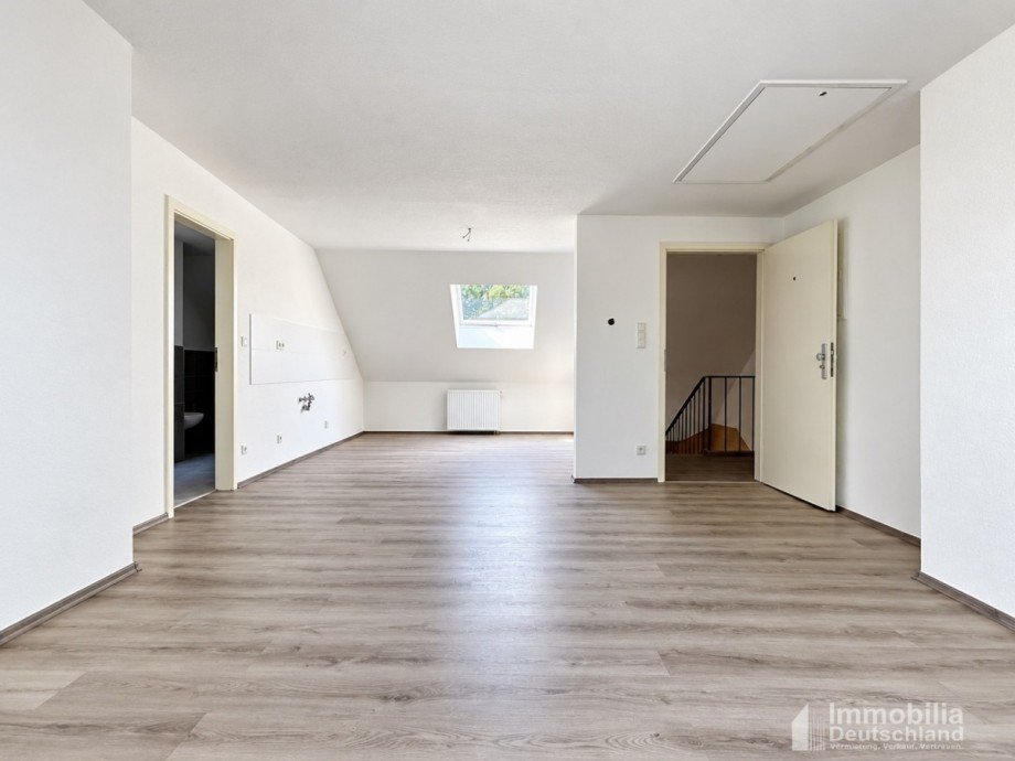Wohnbereich mit Blick Richtung K�che Dachgeschosswohnung Holzwickede