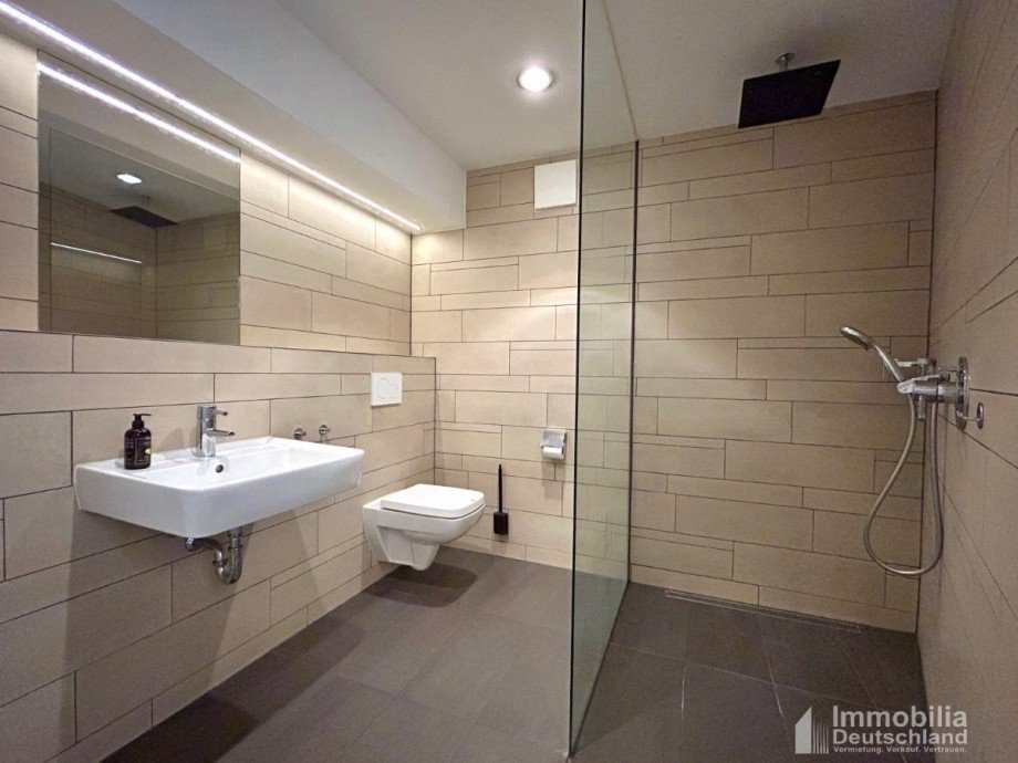 Badezimmer mit ebenerdiger Regendusche Etagenwohnung Dortmund