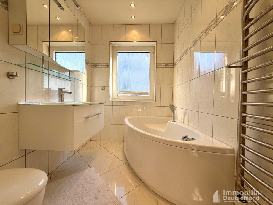 Tageslichtbad Obergeschoss Reihenendhaus L�nen