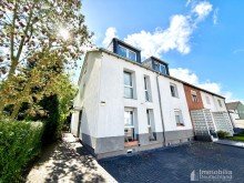 Au�enfoto Stra�ensicht Modernisiert, gro�z�gig & familienfreundlich - Zweifamilienhaus zum Ankommen