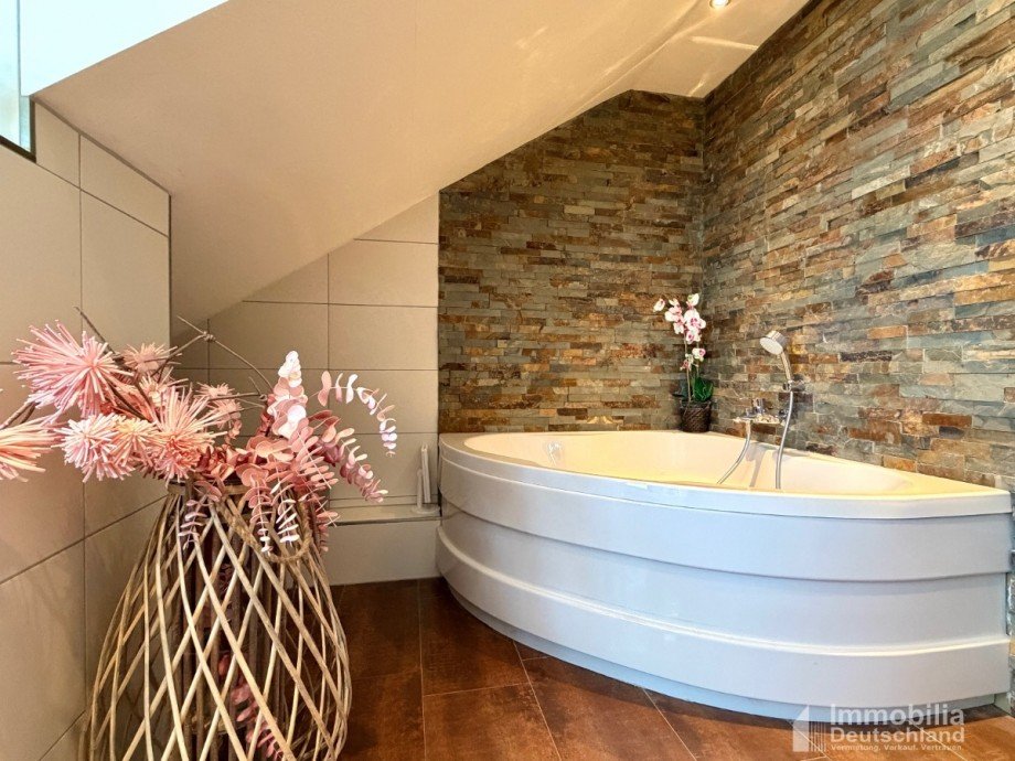 Badezimmer Dachgeschosswohnung L�nen