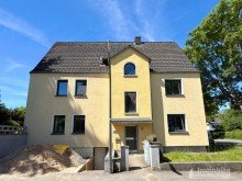 Frontansicht Idyllisch & Zentral: Stilvolles Wohnen in der begehrten Gartenstadt-Nord