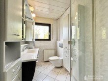 Badezimmer Doppelhaush�lfte mit Doppelgarage, Garten und Ausbaupotential in Kamen zu verkaufen
