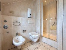 Blick zur Dusche Gl�cksgriff in Benninghofen: Gro�z�gige Dachgeschosswohnung mit S�d-Balkon und Blick auf den Lohbach