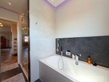 Tageslichtbad Ein Zuhause zum Ankommen mit Balkon, Garage und hochwertiger Ausstattung