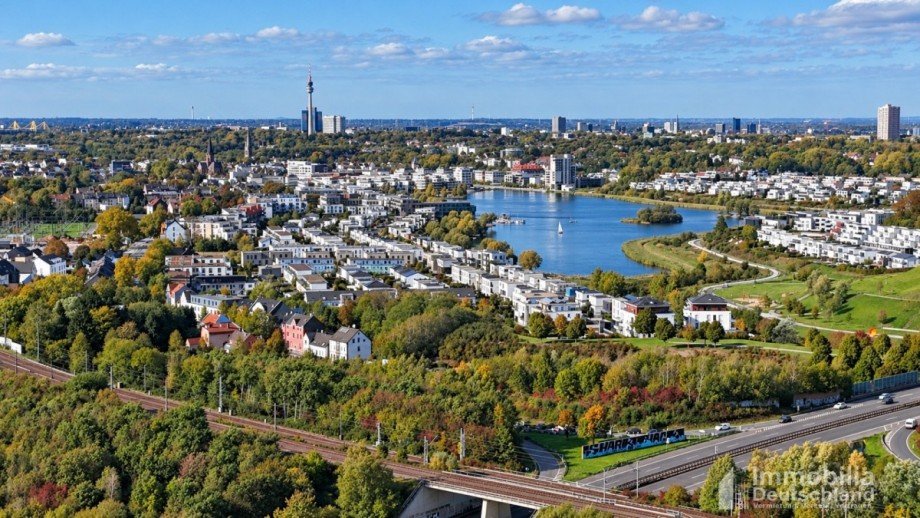 Drohnensicht in Richtung des Ph�nixsees Einfamilienhaus Dortmund