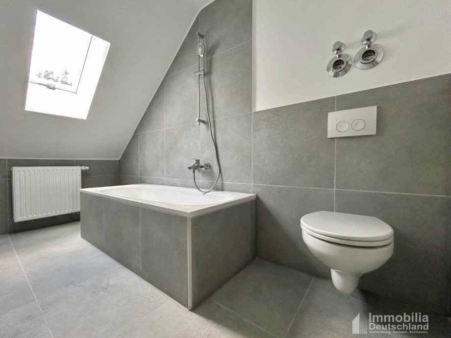 Badezimmer Dachgeschosswohnung Holzwickede