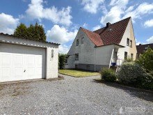 Einfahrt zur Garage inkl. Stellpl�tze Gestalten statt Kompromisse eingehen: Doppelhaush�lfte mit Garage und gro�em Grundst�ck