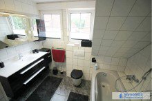Hauptbadezimmer 1.OG Modernes Reihenendhaus mit Garten und Garage in Dortmund-Derne