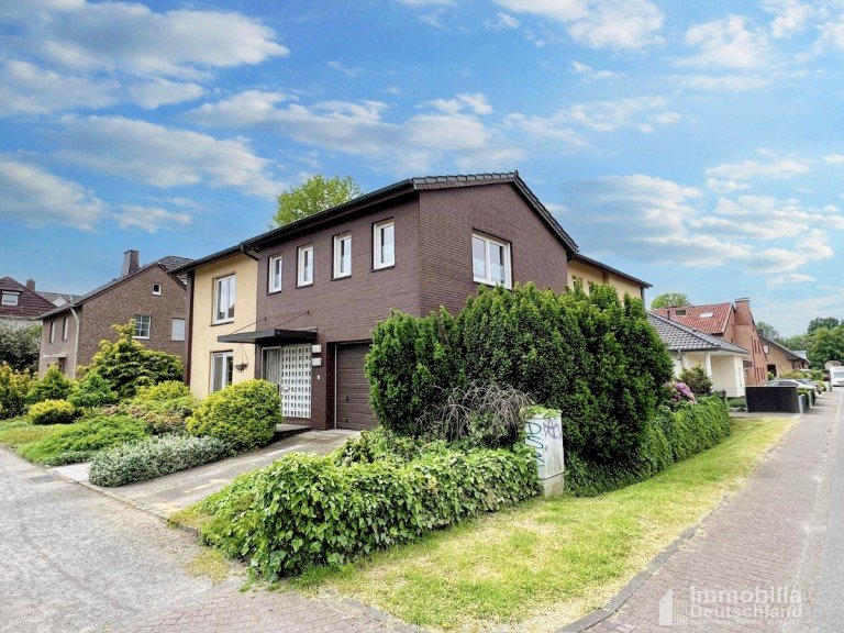 Au�enansicht L�nen Zweifamilienhaus Zweifamilienhaus mit Garagen in Wunschlage von L�nen