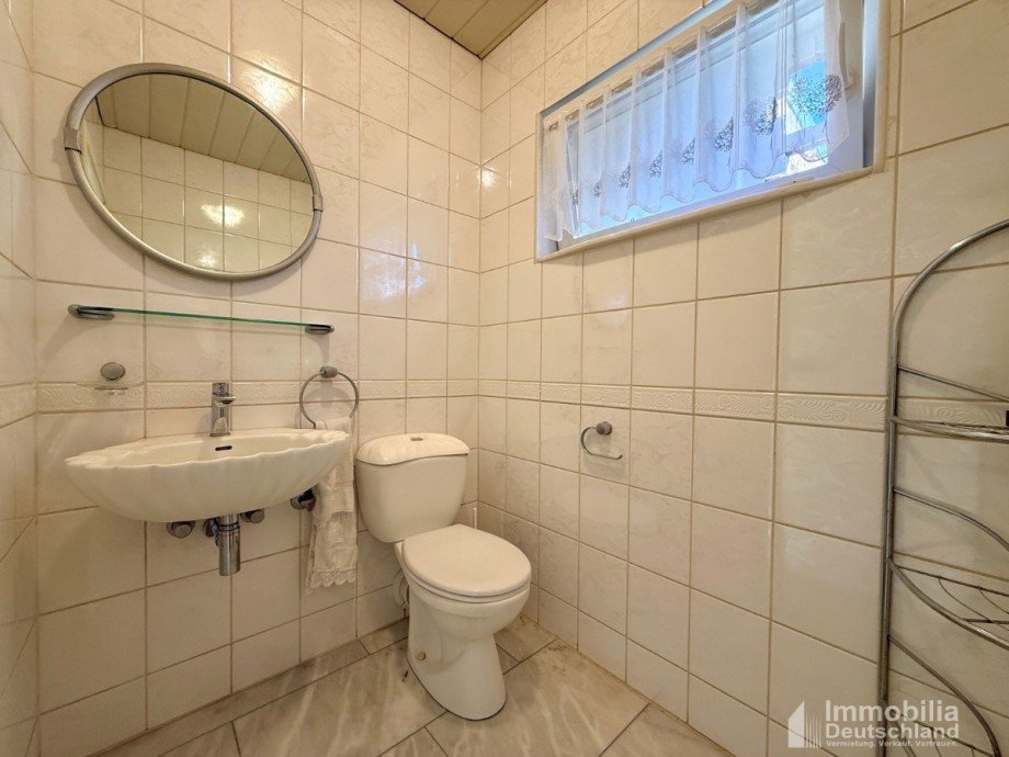 G�ste-WC Erdgeschoss Reihenendhaus L�nen