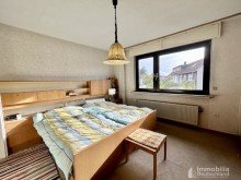 Schlafzimmer Doppelhaush�lfte mit Doppelgarage, Garten und Ausbaupotential in Kamen zu verkaufen