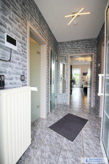 Eingangsbereich Modernes Reihenendhaus mit Garten und Garage in Dortmund-Derne