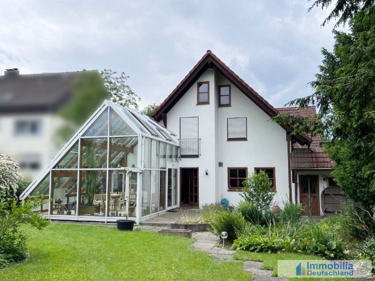 Ansicht R�ckseite mit Wintergarten Dortmund Mehrfamilienhaus Mehrgenerationen-Familiendomizil auf Traumgrundst�ck in bevorzugter Lage