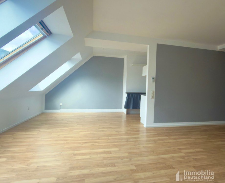 Wohnzimmer mit Blick auf Essbereich Dachgeschosswohnung Dortmund