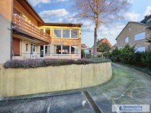 R�ckseitige Ansicht mit Einfahrt Zweifamilienhaus mit Garagen in Wunschlage von L�nen