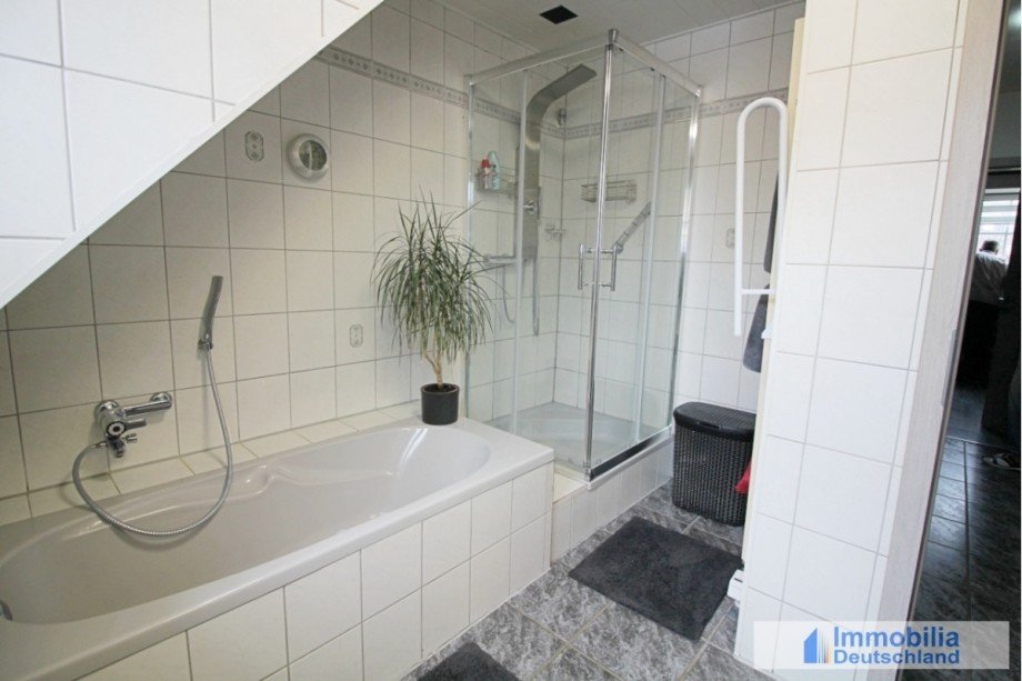 Hauptbadezimmer 1.OG Reihenendhaus Dortmund