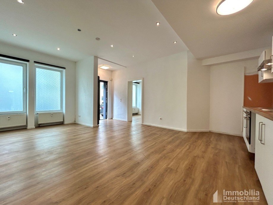 Wohnbereich mit Blick Richtung Eingangsbereich und Schlafzimmer Erdgeschosswohnung Holzwickede