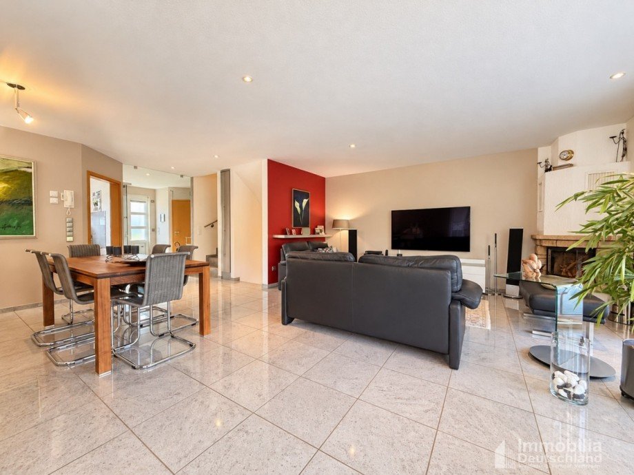 Wohnzimmer mit Blick zum Eingang/K�che Doppelhaush�lfte Herdecke