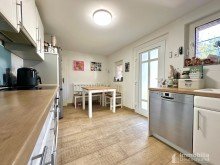 K�che inkl. Abstellkammer, mit Zugang zum Garten Liebenswerte Doppelhaush�lfte inkl. Garage, Sauna und gro�em Garten im Dortmunder S�den