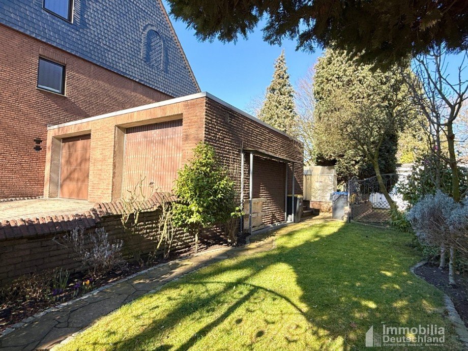 Direkter Zugang zum Garten vom Gehweg Reihenendhaus L�nen