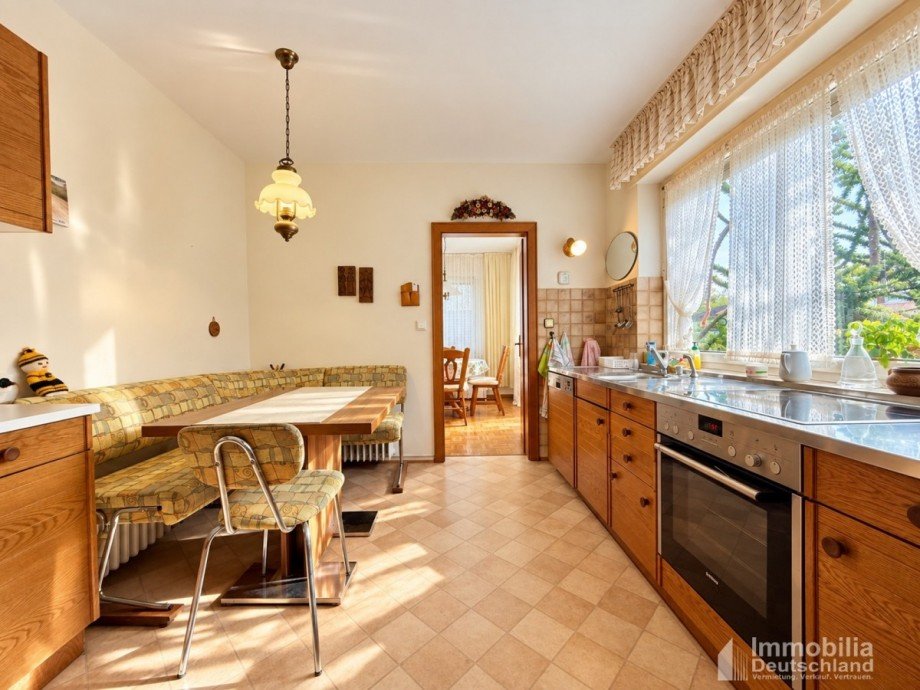 K�chenbereich mit Blick auf Esszimmer Haus L�nen